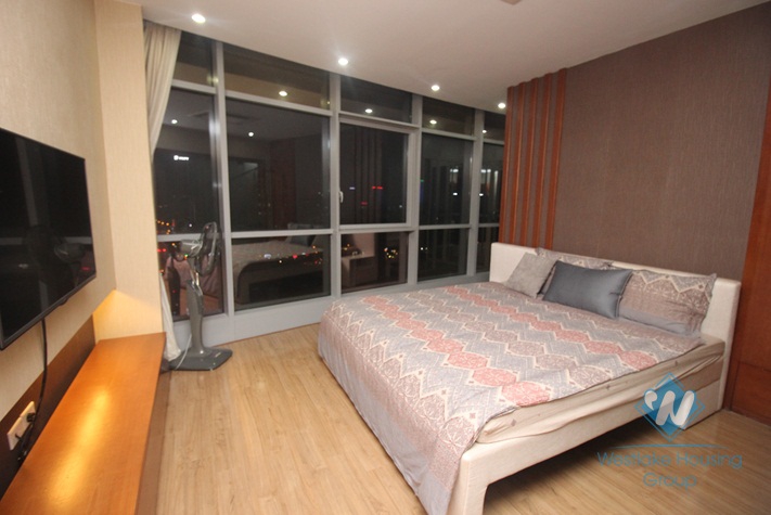 Nice three bedrooms apartment for rent in Tran Duy Hung street, Cau Giay district, Ha Noi